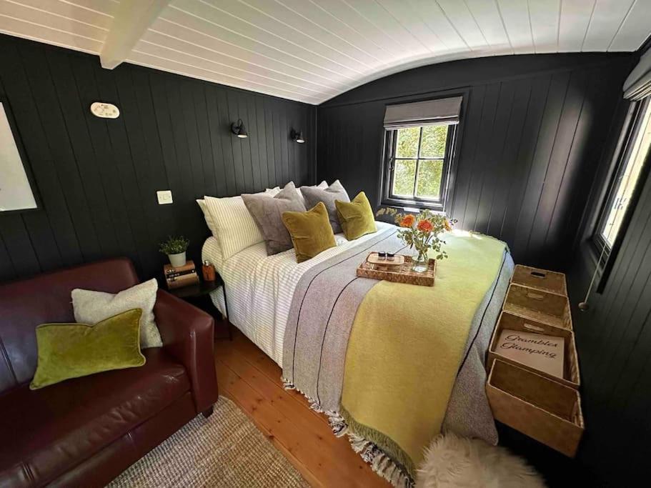 Cornwall Woodland Shepherd'S Hut - Dennis Hut Bodmin Exterior photo